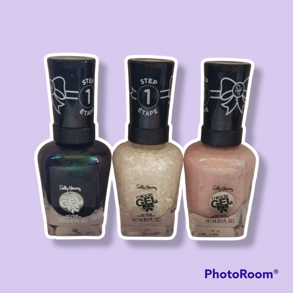 3 Piece Nail Polish Set With A Top Coat